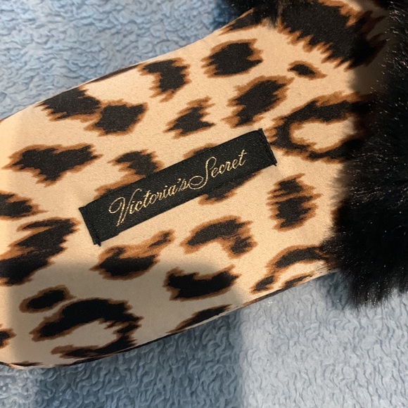 Victoria’s Secret slippers. Never been worn. - Picture 3 of 4